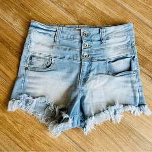 Triple button high waisted shorts